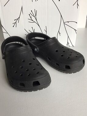 CROCS Classic Clog in Black Men’s 10 Women’s 8 Unisex